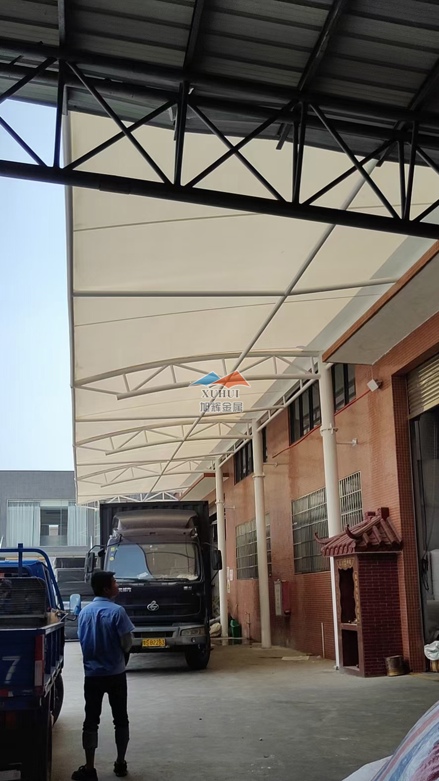 开平环辰塑料制品出货雨棚案例 